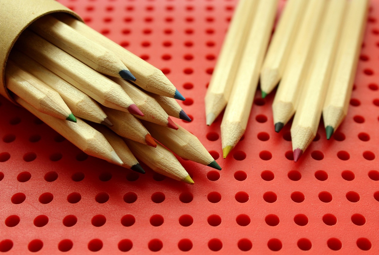 Color pencils, education, drawing — Errori comuni nell'applicare le regole del blackjack e come evitarli