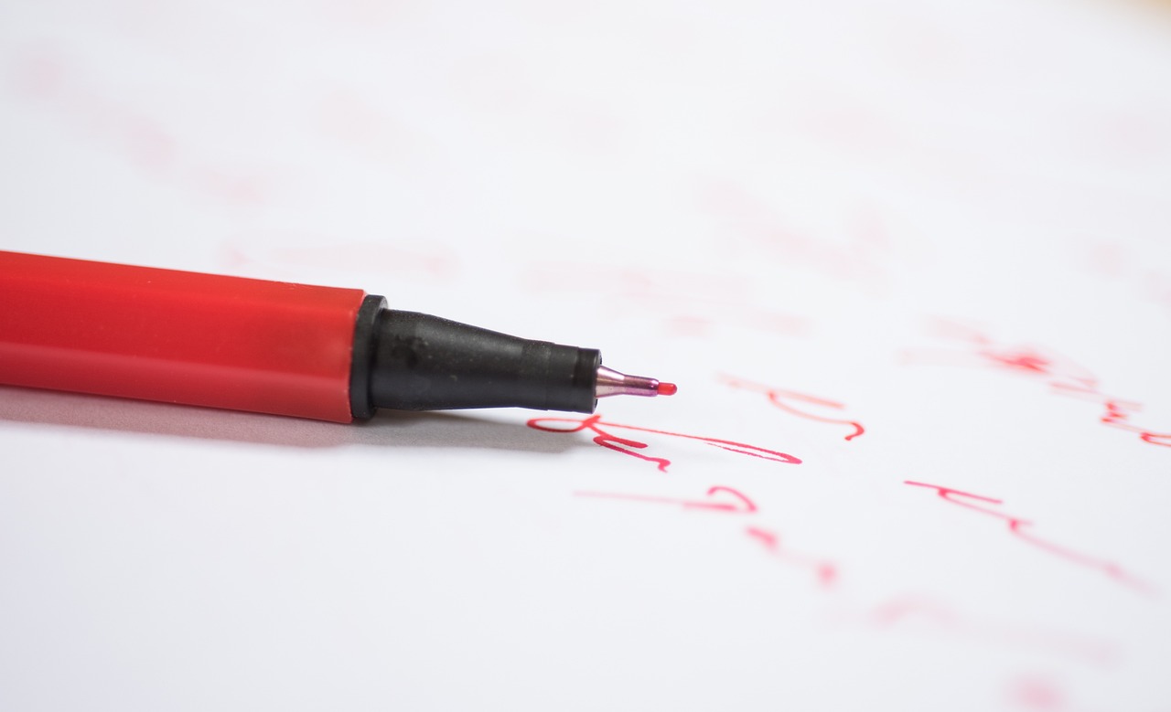 Write, pencils, desk — One-on-One Online Spanish Lessons | Maximo Nivel