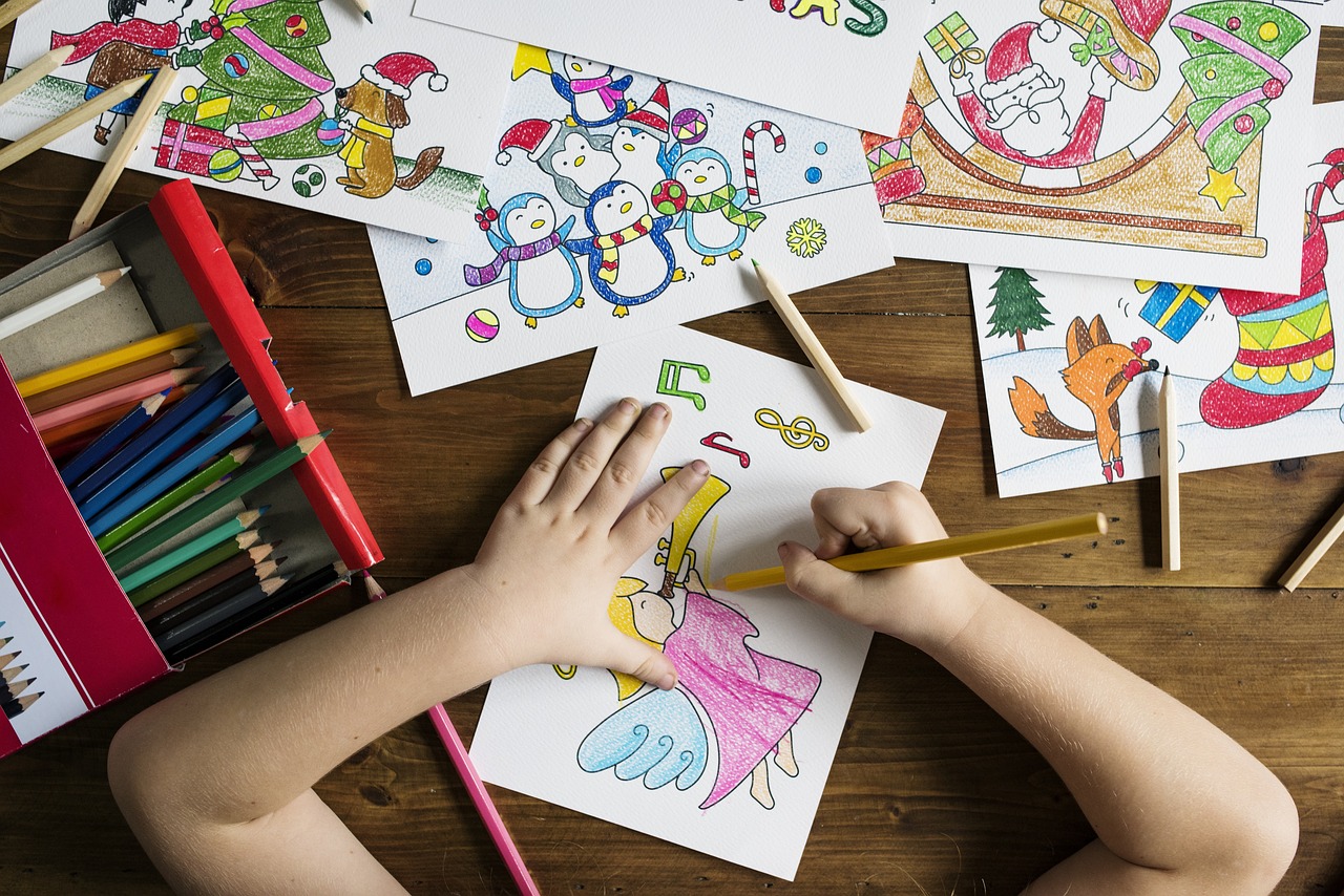 Kids, painting, school — Royal Reels Casino Mirror Domains with Unified Account Setup