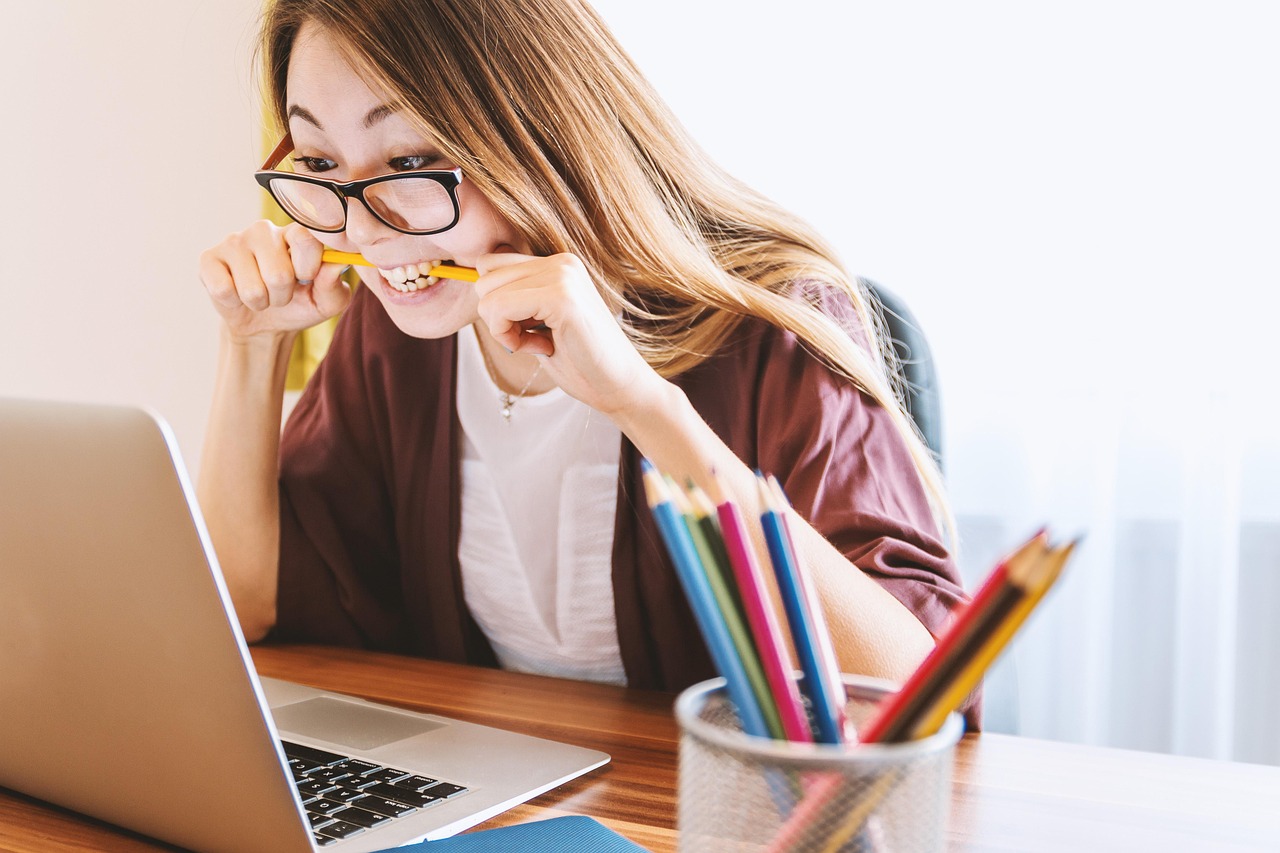Laptop, woman, education — Starting Hands: What to Play and What to Fold