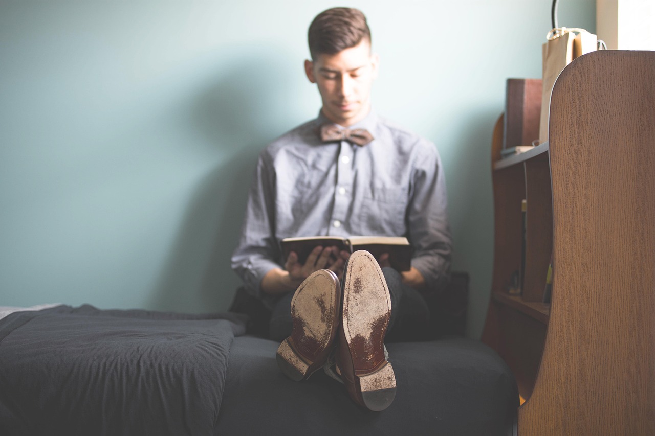 Bed, book, man — Why Social Features Are Being Added to Slots